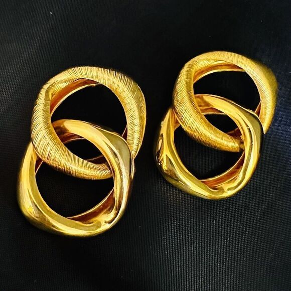 Vintage Large Modernist Geometric Earrings Interlocking Gold Tone Pierced 1460 - Picture 2 of 11